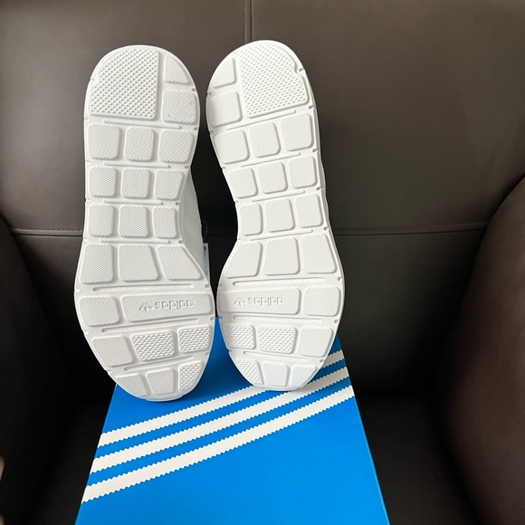 Adidas Swift Run Women Shoes - Picture 6 of 9